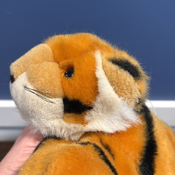 Vintage PreferredPlush Plush Tiger Vintage laying down Stuffed Animal - Picture 10 of 10